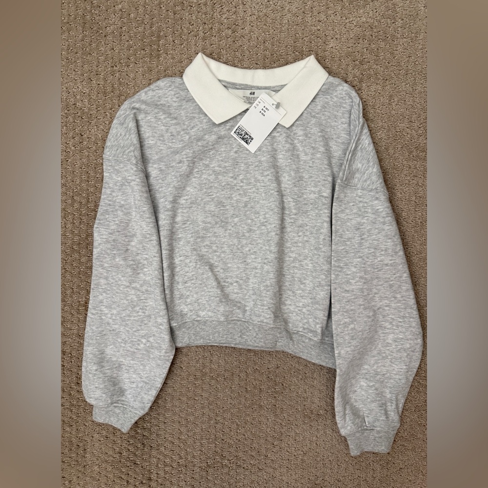 H&M Light Gray Sweatshirt with White Collar